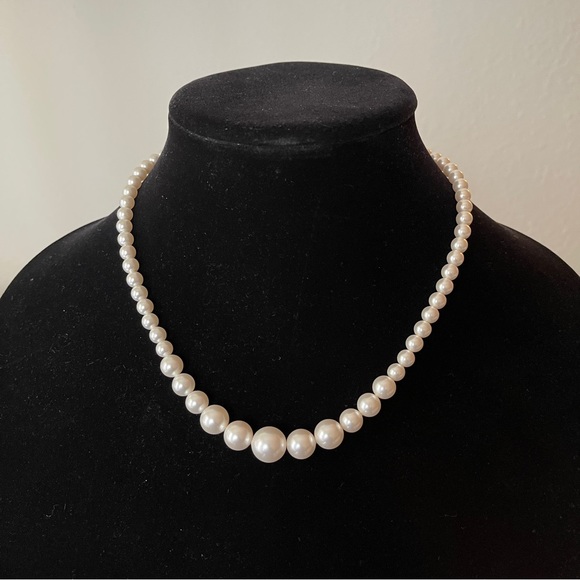 18" Fake Pearl Necklace Decorative Costume Faux Imitation Nice Looking Jewelry - Picture 1 of 2